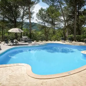 https://hotel-la-pinede.fr-provencehotel.com